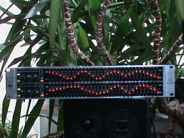 Behringer ULTRAGRAPH PRO FBQ3102 2 x 31 Kanal Graphik Equalizer